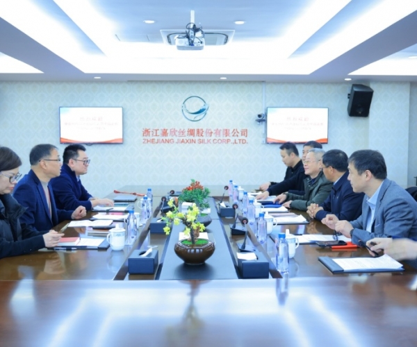 �й���֯Ʒ��֧���̻�ܼײ��᳤һ�����õ��� ���������ó����������Я��̽Ѱǰ���¾�